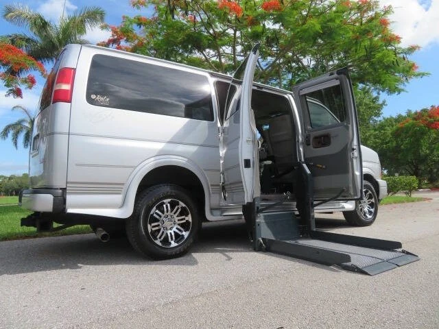 2014 GMC Savana - Image 4 of 12