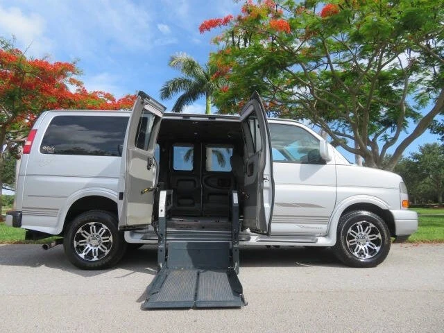 2014 GMC Savana - Image 3 of 12