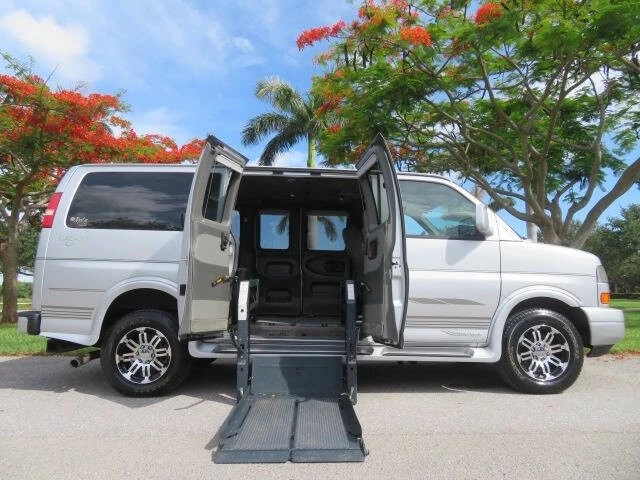 2014 GMC Savana - Image 8 of 12