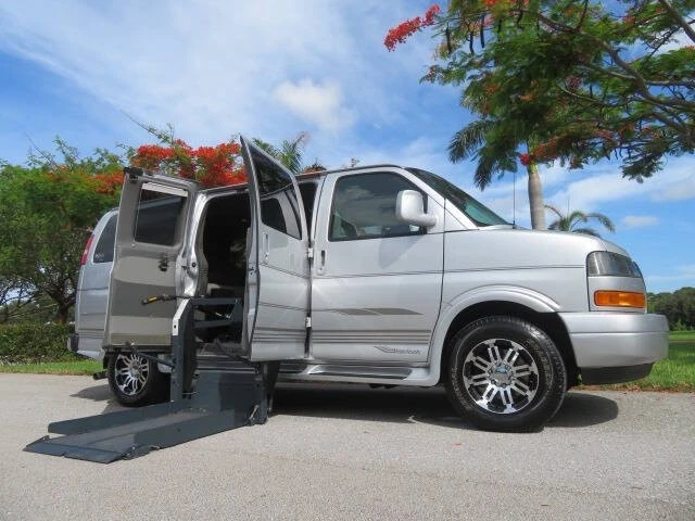 2014 GMC Savana - Image 2 of 12