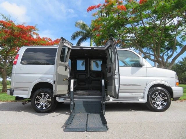 2014 GMC Savana - Image 9 of 12