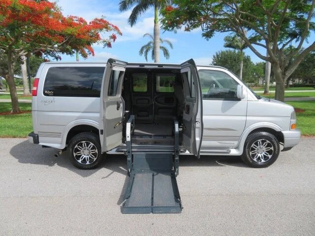 2014 GMC Savana - Image 10 of 12