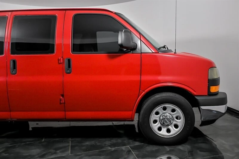 2014 GMC Savana - Image 11 of 21