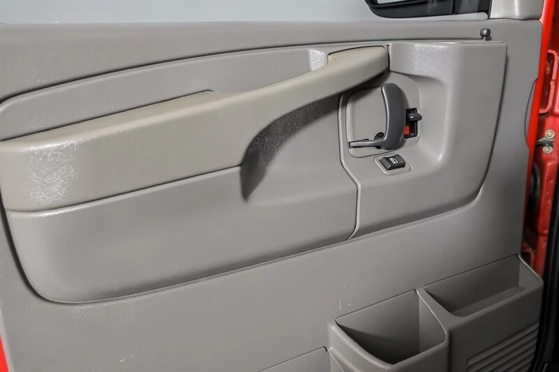 2014 GMC Savana - Image 13 of 21