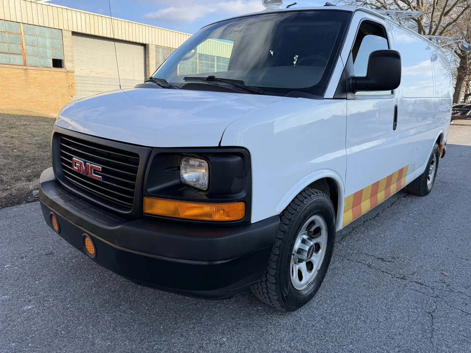 2014 GMC Savana - Image 2 of 21