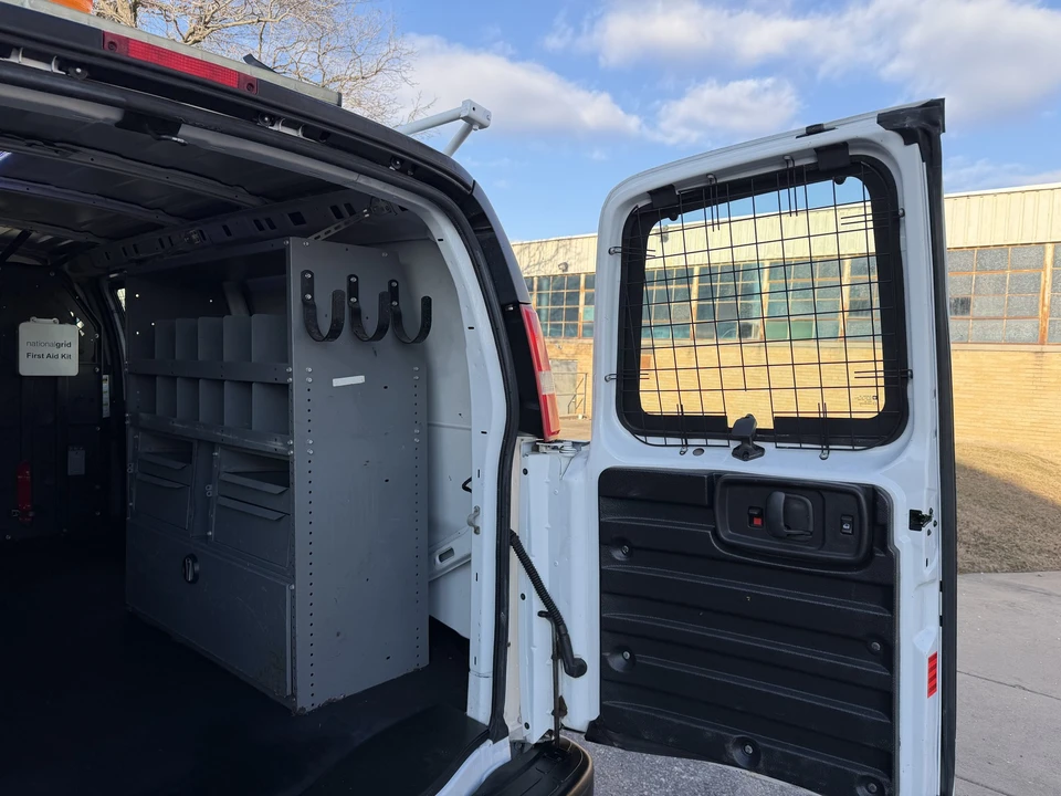 2014 GMC Savana - Image 18 of 21