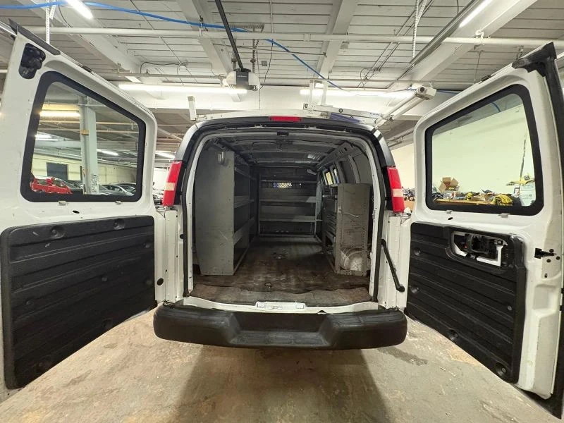 2014 GMC Savana - Image 10 of 12