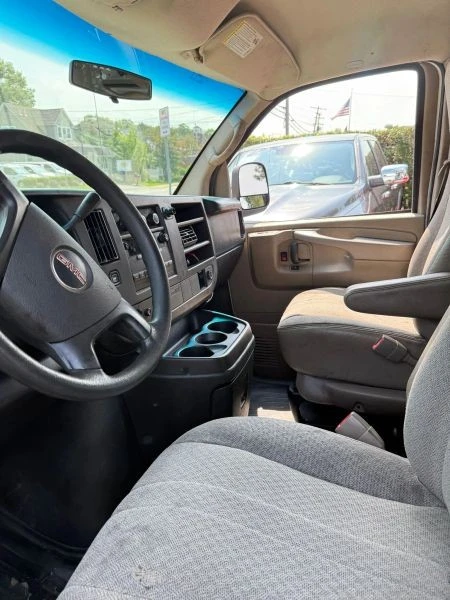 2014 GMC Savana - Image 8 of 11