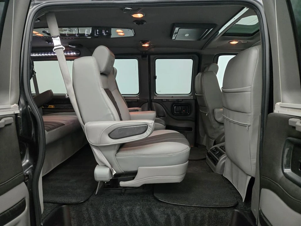 2014 GMC Savana - Image 11 of 12