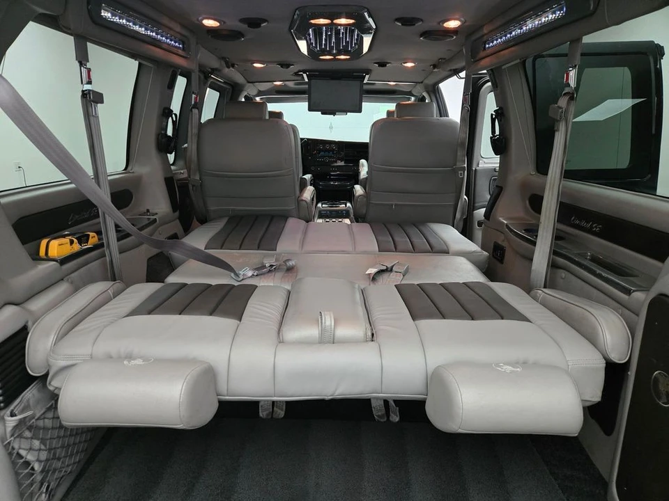 2014 GMC Savana - Image 4 of 12