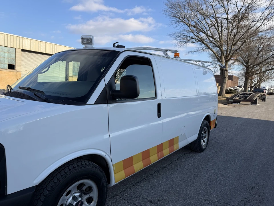 2014 GMC Savana - Image 3 of 21