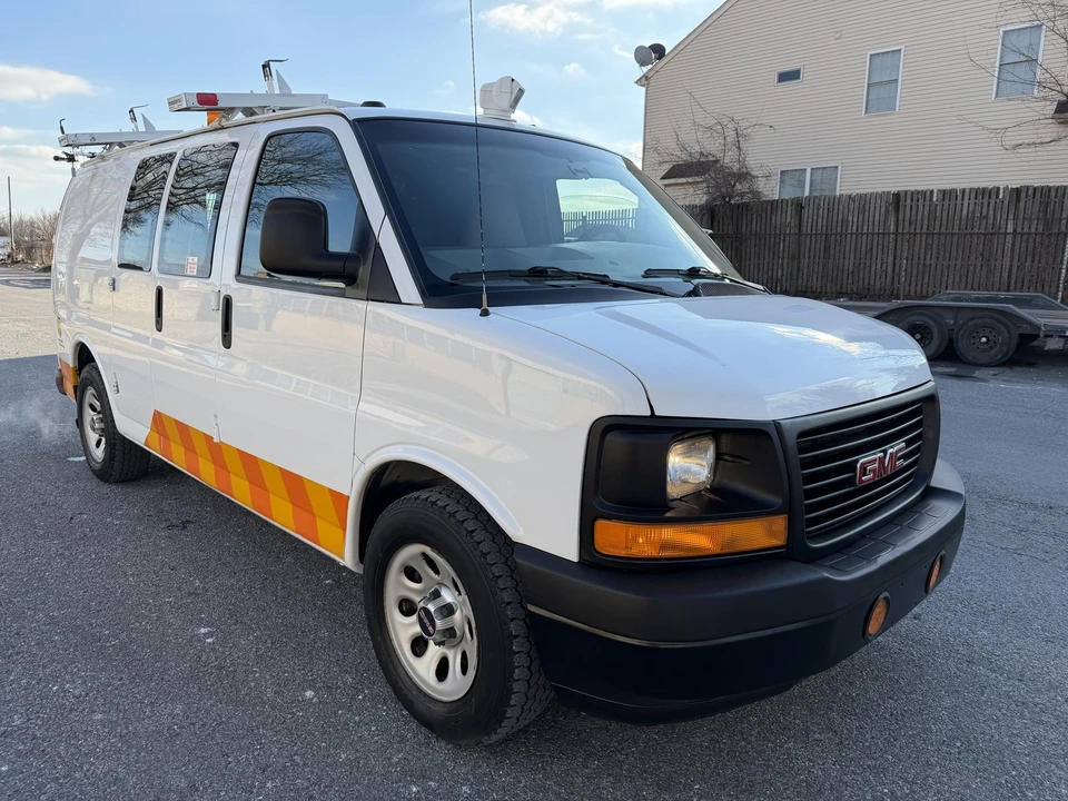 2014 GMC Savana - Image 4 of 21