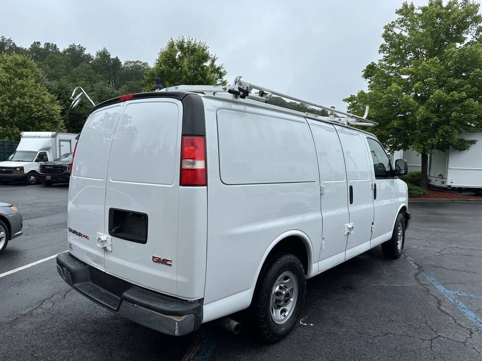 2014 GMC Savana - Image 11 of 21