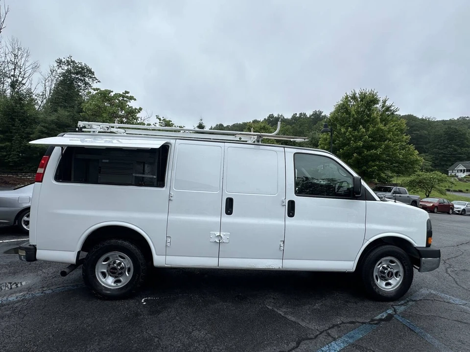 2014 GMC Savana - Image 5 of 21