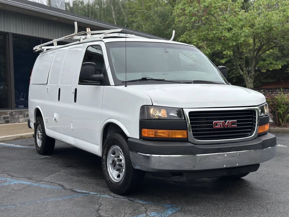 2014 GMC Savana - Image 4 of 21