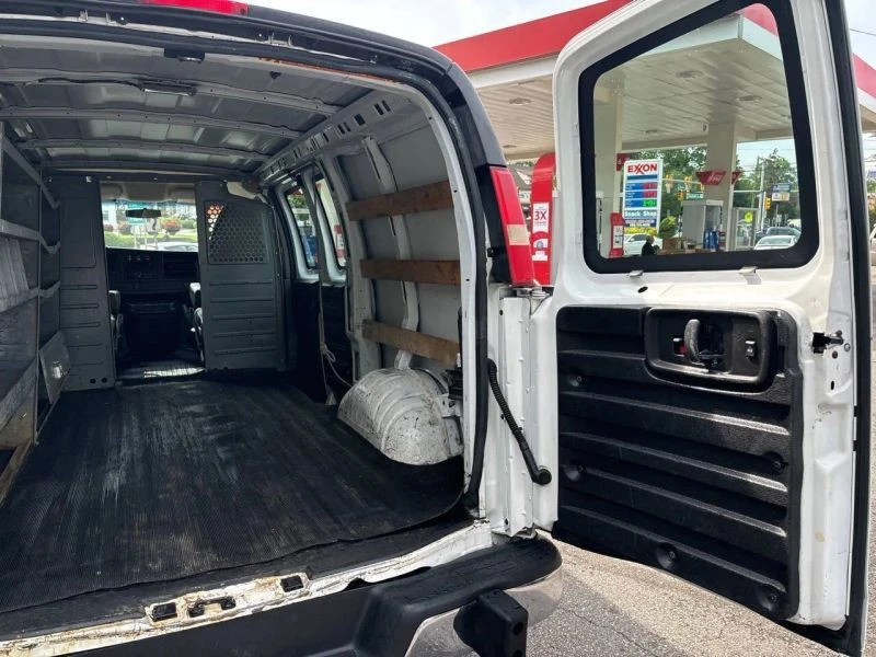 2014 GMC Savana - Image 11 of 12