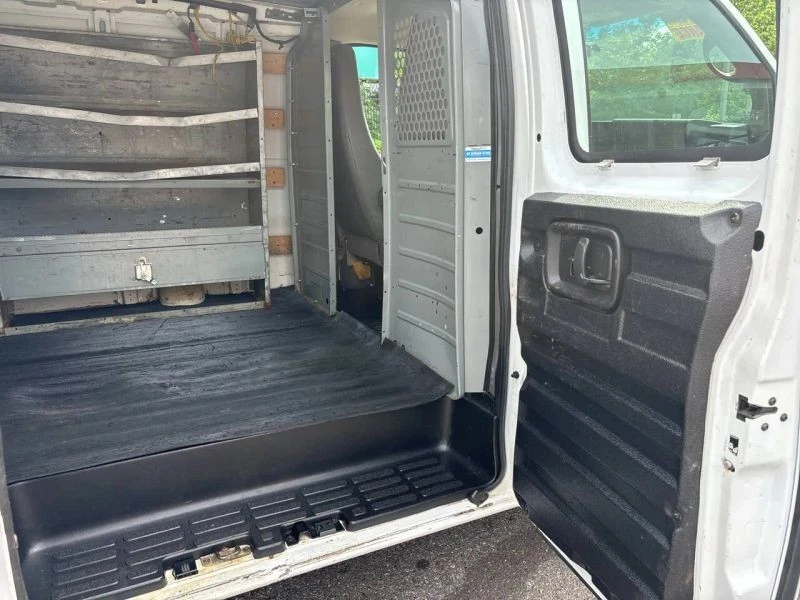 2014 GMC Savana - Image 9 of 12