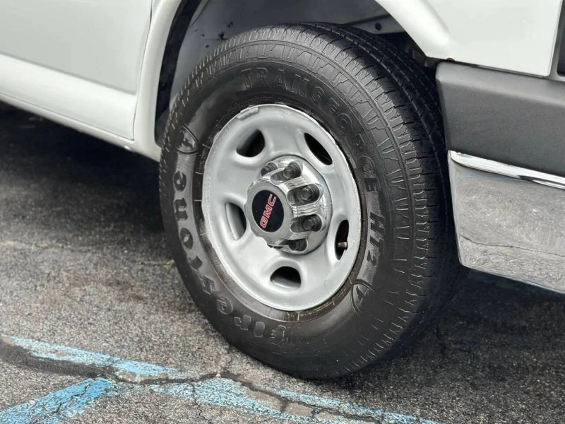 2014 GMC Savana - Image 10 of 12