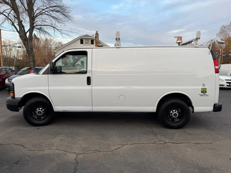 2014 GMC Savana - Image 9 of 12