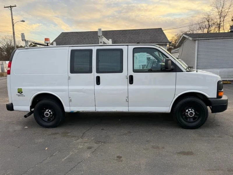 2014 GMC Savana - Image 8 of 12
