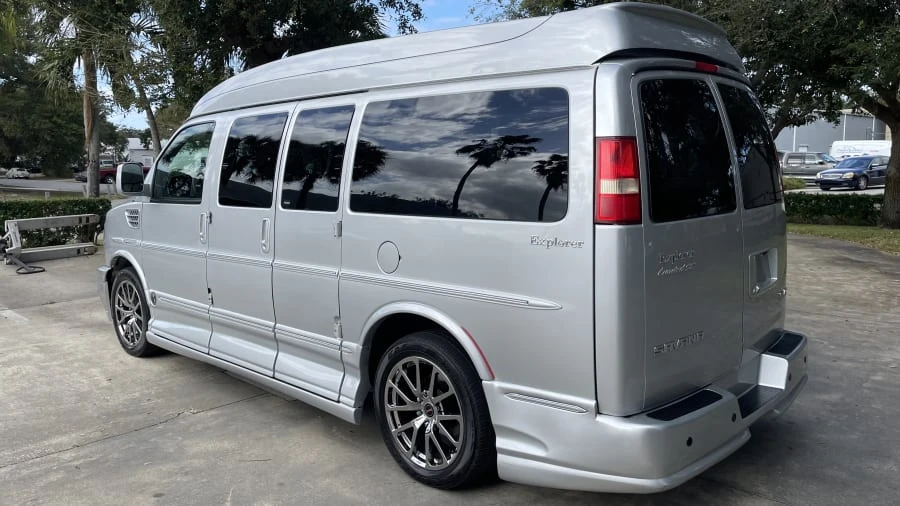 2014 GMC Savana - Image 9 of 29