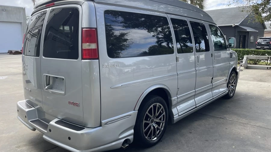 2014 GMC Savana - Image 3 of 29