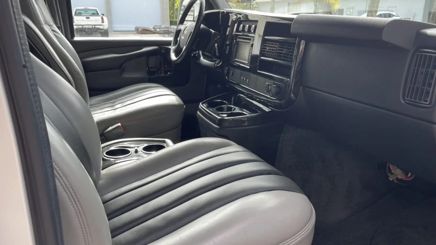 2014 GMC Savana - Image 19 of 29