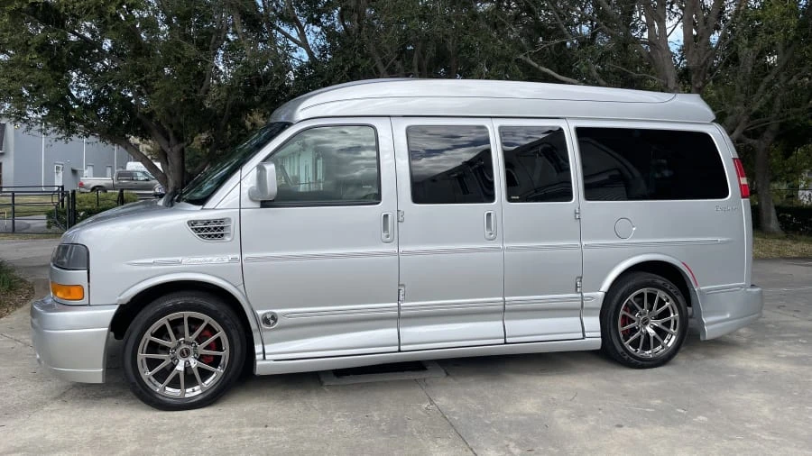 2014 GMC Savana - Image 2 of 29