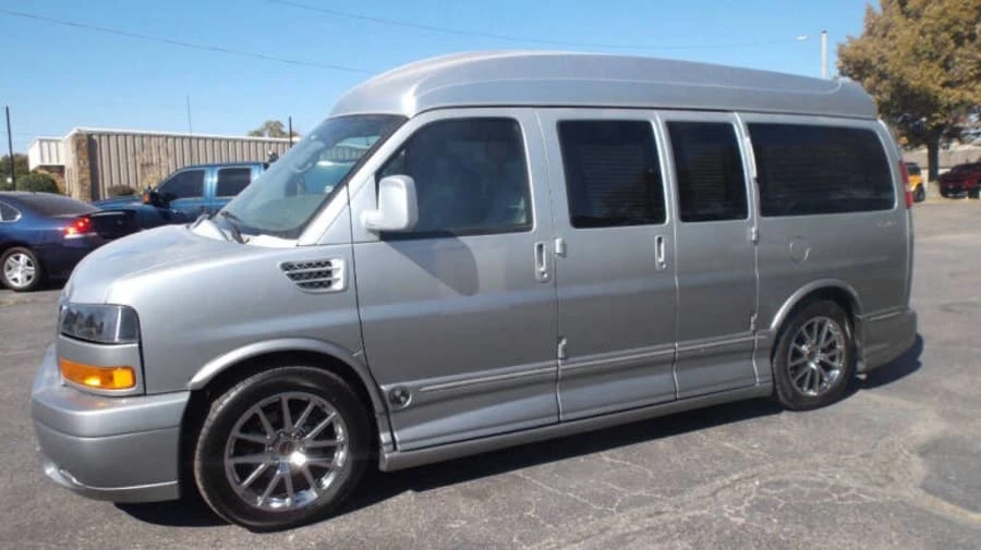 2014 GMC Savana - Image 9 of 24
