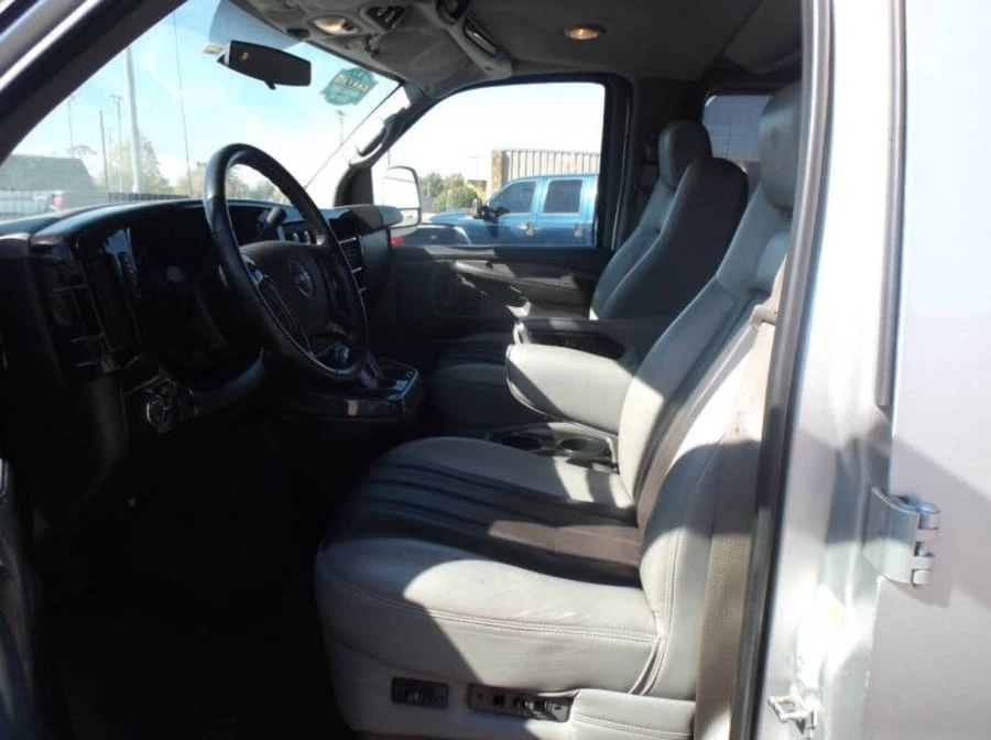2014 GMC Savana - Image 11 of 24