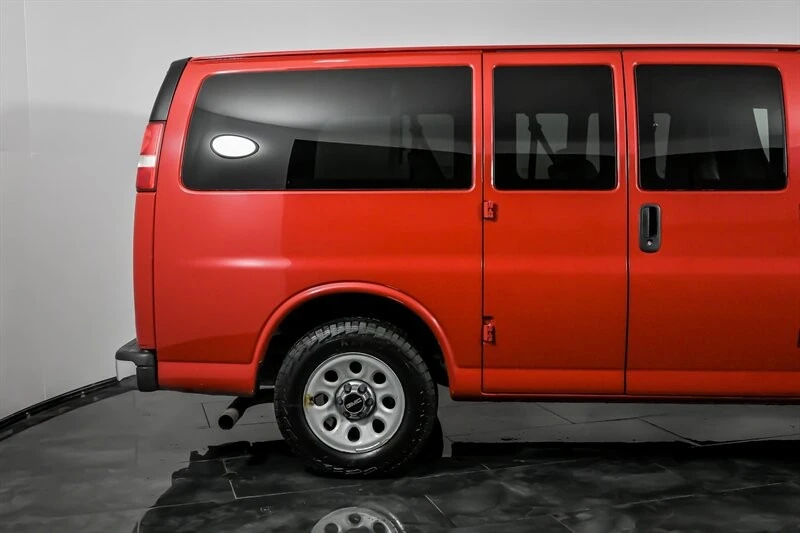 2014 GMC Savana - Image 11 of 21