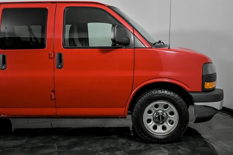2014 GMC Savana - Image 13 of 21