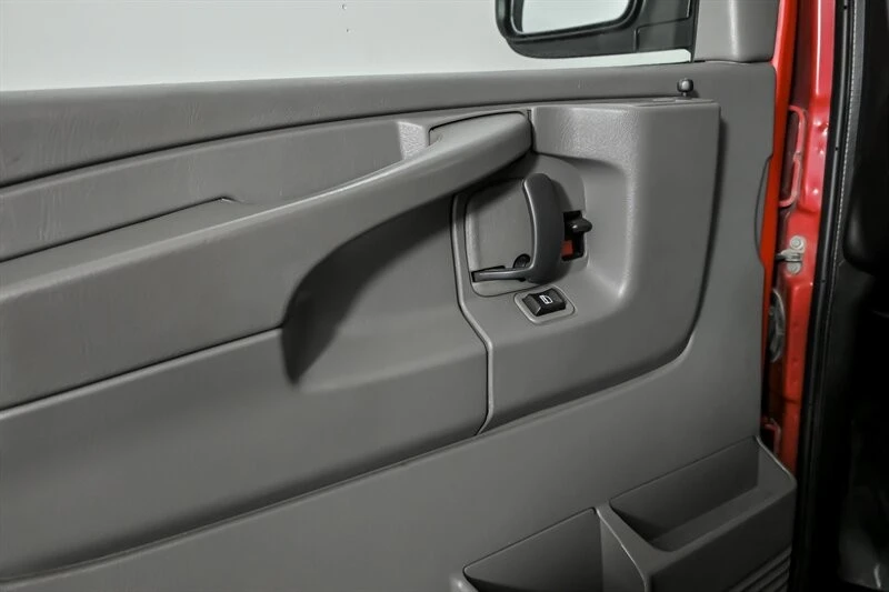 2014 GMC Savana - Image 15 of 21