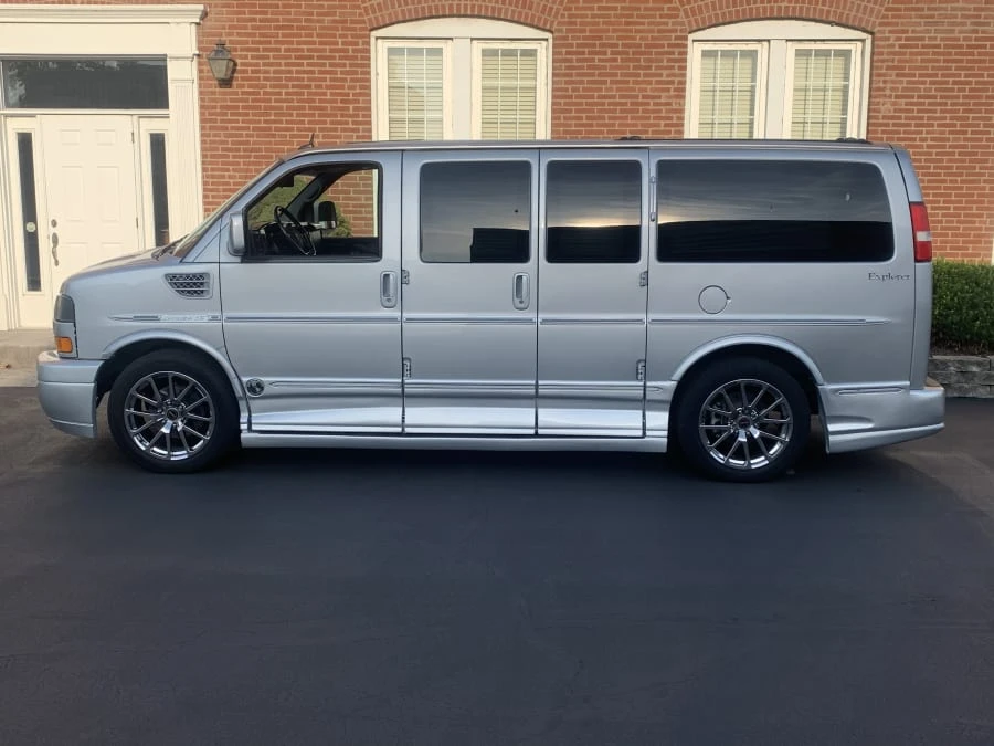 2014 GMC Savana - Image 2 of 9