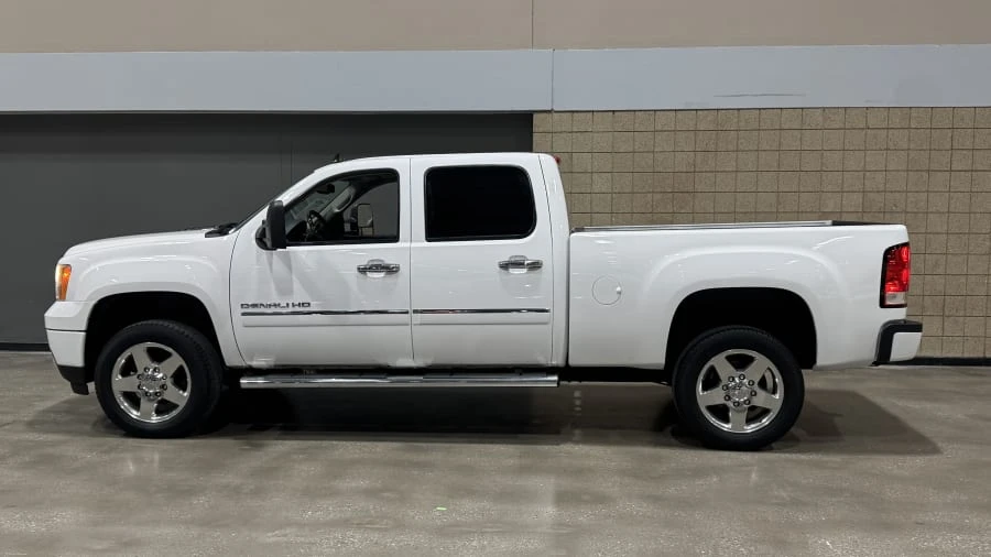 2014 GMC Sierra Heavy Duty 3rd Gen - Image 2 of 10