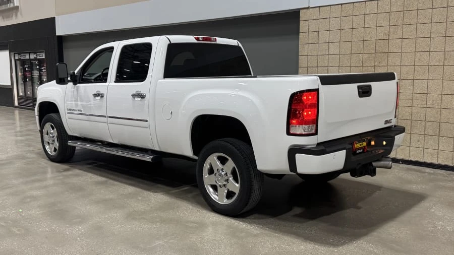2014 GMC Sierra Heavy Duty 3rd Gen - Image 3 of 10