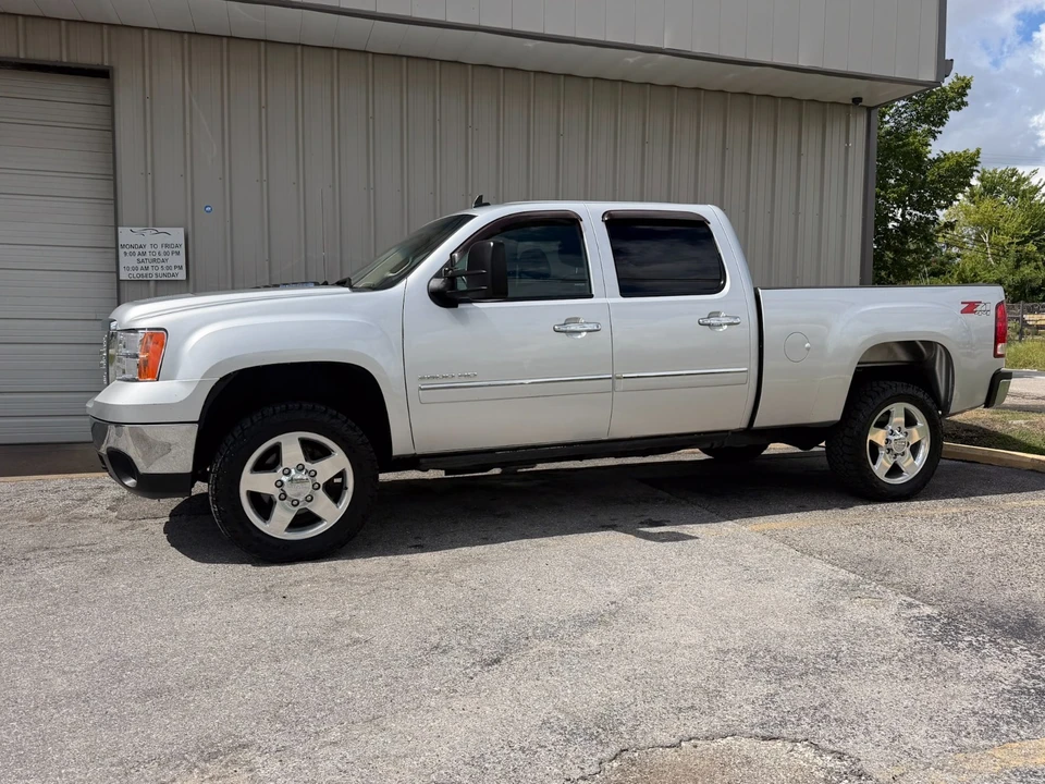 2014 GMC Sierra Heavy Duty 3rd Gen - Image 2 of 31