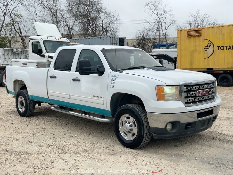 2014 GMC Sierra Heavy Duty 3rd Gen - Image 2 of 12