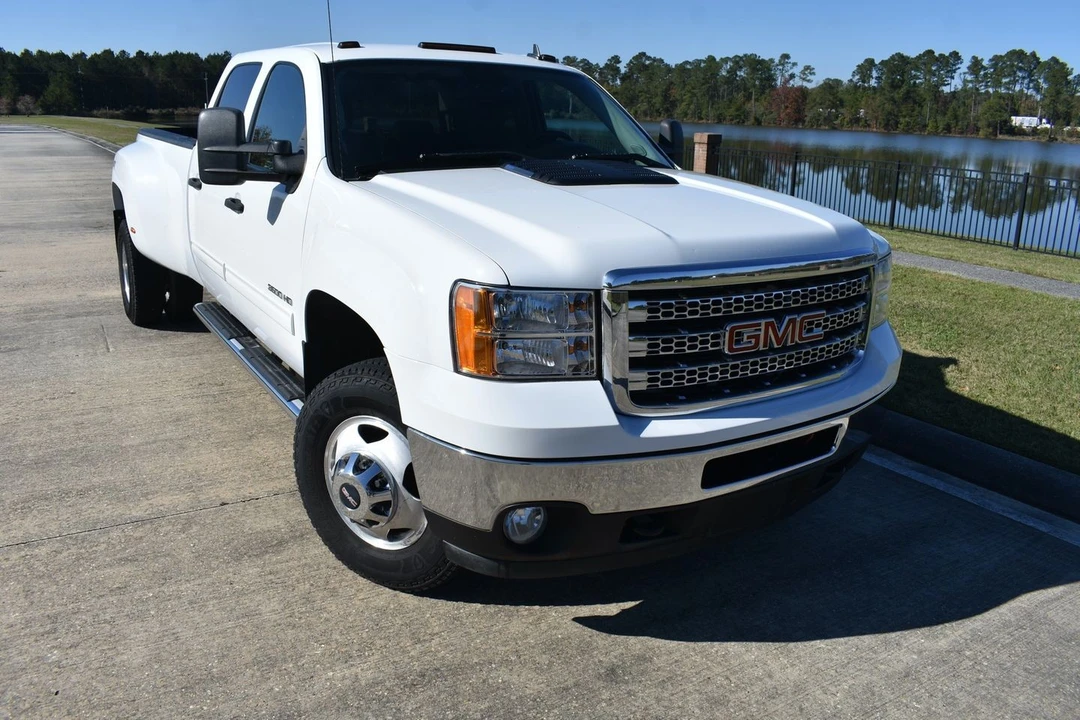 2014 GMC Sierra Heavy Duty 3rd Gen - Image 2 of 12