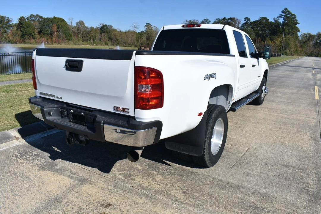 2014 GMC Sierra Heavy Duty 3rd Gen - Image 4 of 12