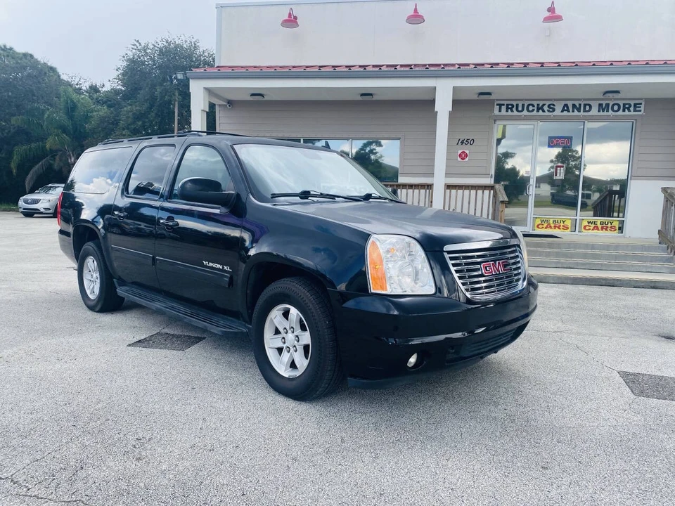 2014 GMC Yukon 3rd Gen - Image 2 of 17