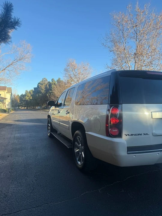 2014 GMC Yukon 3rd Gen - Image 2 of 11