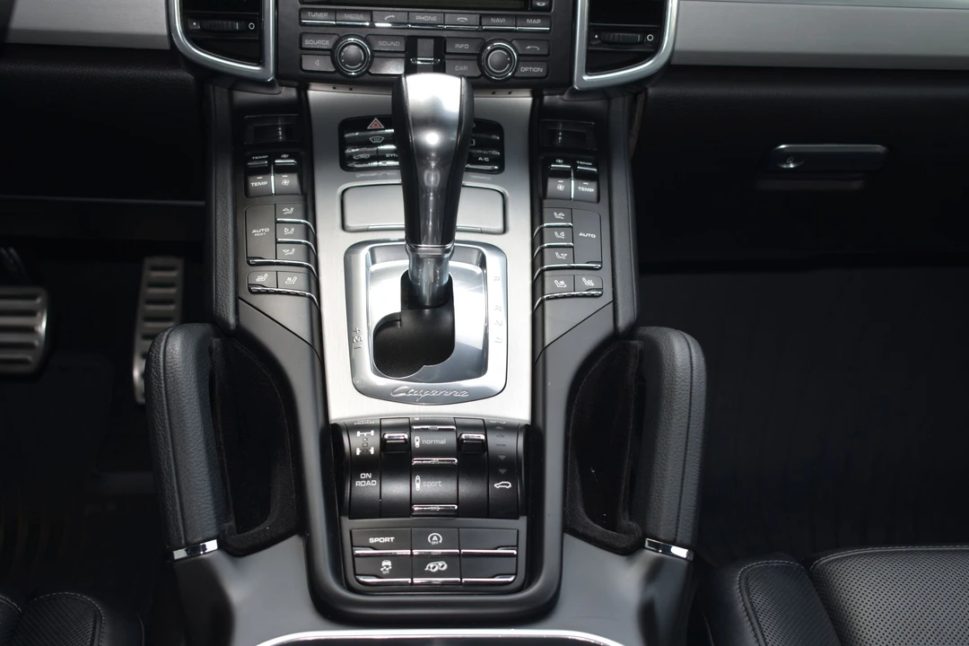 2014 Porsche 958 Cayenne GTS - Image 7 of 28