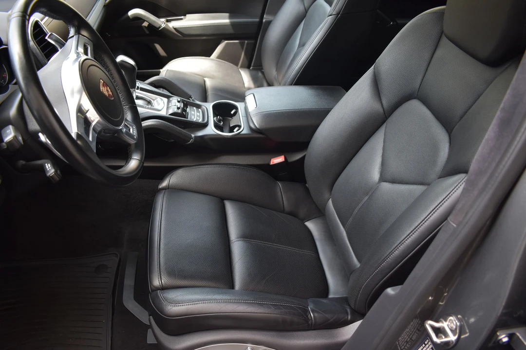 2014 Porsche 958 Cayenne GTS - Image 10 of 28