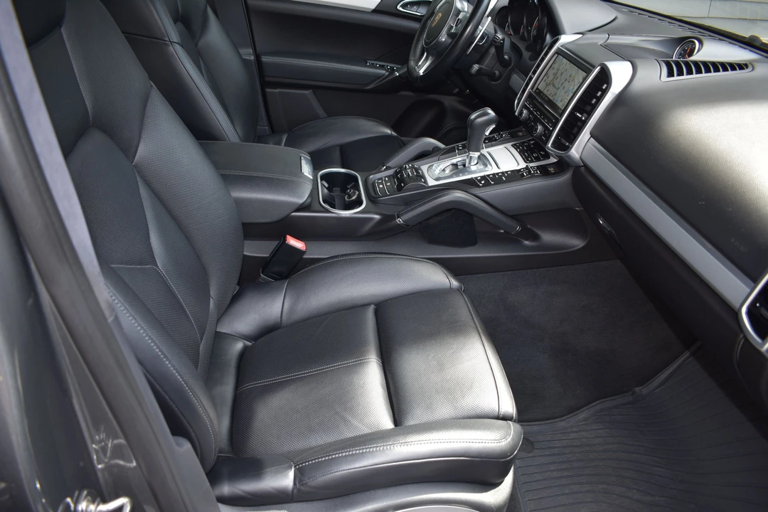2014 Porsche 958 Cayenne GTS - Image 16 of 28