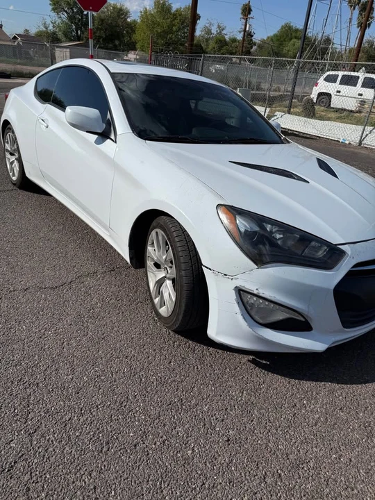 2014 Hyundai Genesis - Image 2 of 3