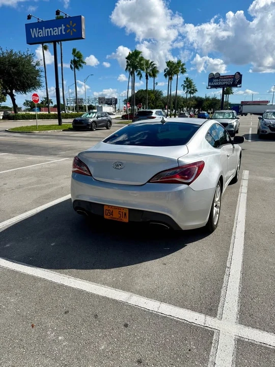 2014 Hyundai Genesis - Image 4 of 10