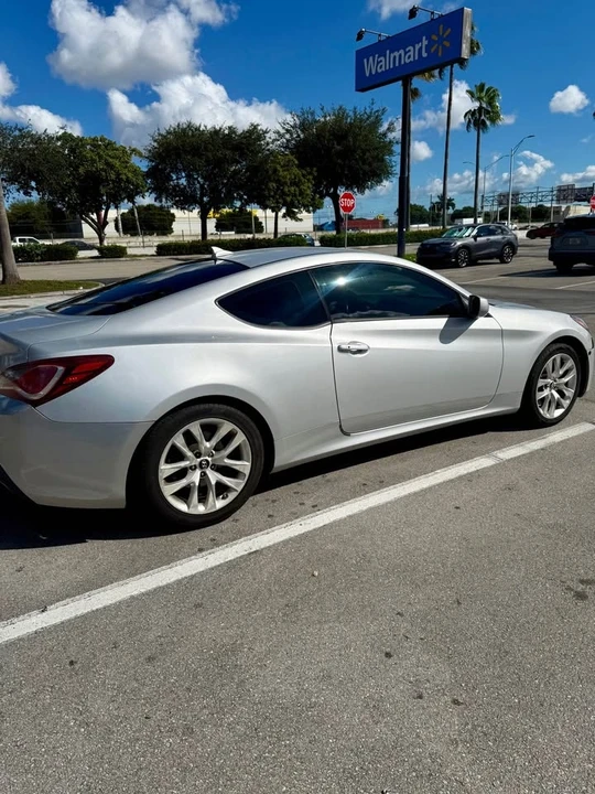 2014 Hyundai Genesis - Image 5 of 10