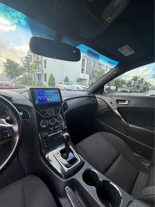 2014 Hyundai Genesis - Image 9 of 10