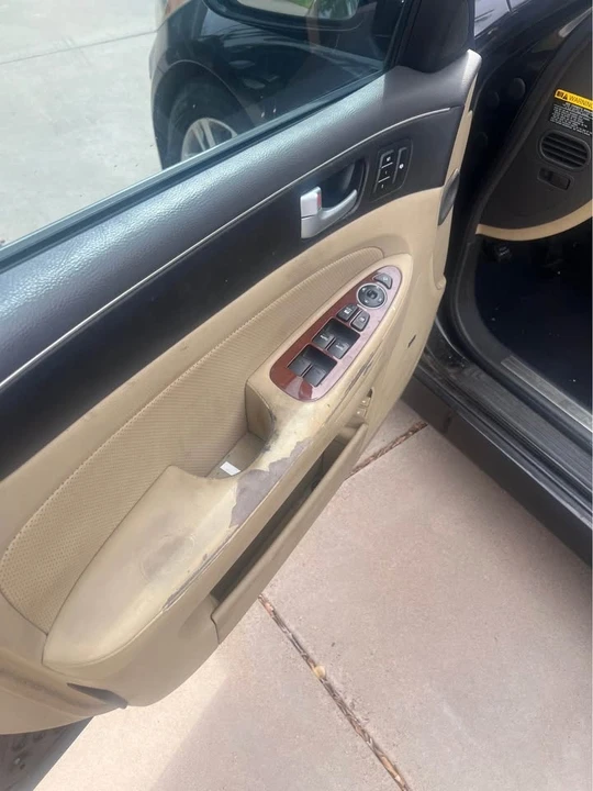 2014 Hyundai Genesis - Image 7 of 10